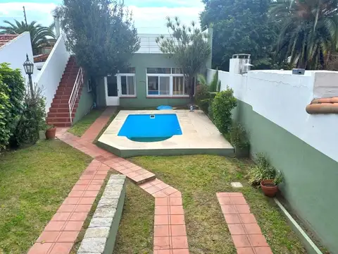 Casa 5 ambientes Cocheras Fondo Piscina Villa Sarmiento