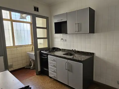 Departamento al frente en Flores dueño directo