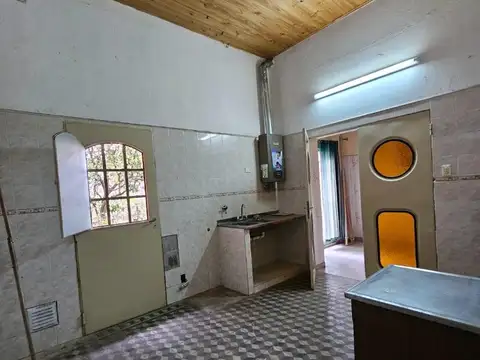 AMPLIA CASA EN VENTA IDEAL PARA REFORMAR