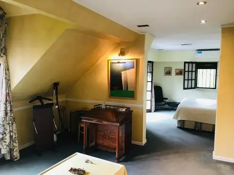Casa en Venta con 3 cocheras