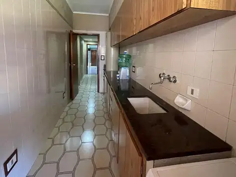 Casa 5 Amb. C/ cochera 275 m² Edificados - Villa Luro