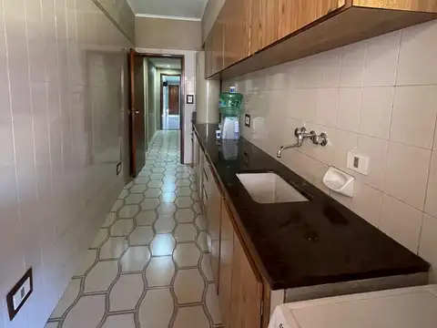 Casa 5 Amb. C/ cochera 275 m² Edificados - Villa Luro