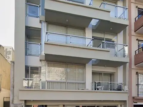 2 ambientes nuevo con balcón a la calle