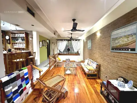 Casa en Venta con 3 cocheras