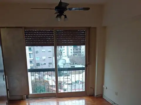 Departamento en Alquiler en Parque Chacabuco, $ 450.000