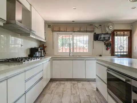 Casa en Venta con 6 cocheras