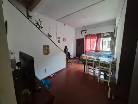 Depto Tipo Casa 7 ambientes con 2 baños