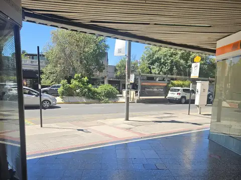 Local en alquiler Av. Alberdi  al 700, salon planta alta 300 m2 externo, ideal GYM