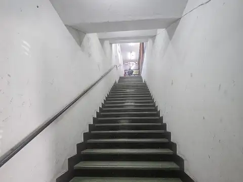 Local alquiler Av. Alberdi  al 700, salon planta alta 300 m2 externo, ideal GYM