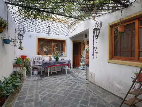 Casa 6 amb en venta en Lomas apta multifamiliar