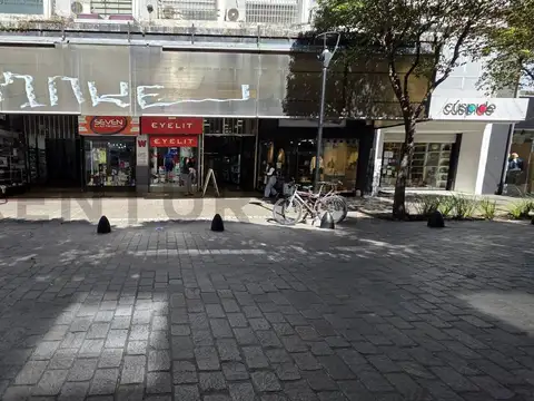 Calle 8 e/ 48 y 49 800, Piso 0