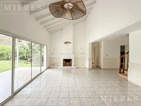 Casa 6 ambientes con 4 baños