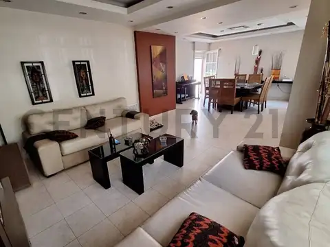 CASA EN VENTA CON EXCELENTE UBICACION