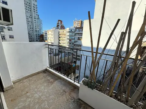 VENTA - 2 AMB - BALCON - COCINA COMPLETA Y LAVADERO INDEPENDIENTE - SUPER LUMINOSO