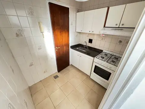 VENTA - 2 AMB - BALCON - COCINA COMPLETA Y LAVADERO INDEPENDIENTE - SUPER LUMINOSO