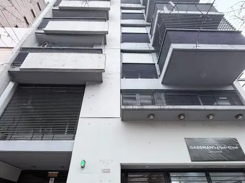 UN DORMITORIO. AL FRENTE. SEMI ESTRENAR. SEMI EQUIPADO. COCHERA EN EDIFICIO.