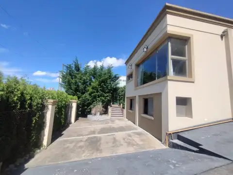 VENTA/PERMUTA CASA CON PILETA CUBIERTA + QUINCHO