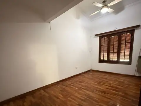 Casa en Alquiler con 1 cochera