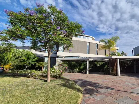 Alquiler DICIEMBRE y ENERO casa a la laguna en el Golf, Nordelta