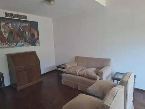Casa en Alquiler con 3 cocheras