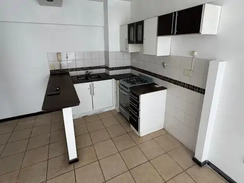 Coronel Ramón Lorenzo Falcón 5200, Piso 2