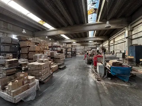 Galpón / deposito en  2.000 m2 cubiertos sobre ruta 2 Abasto - La Plata - Alquiler