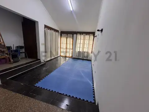 Felix Suarez 1000, Piso 0