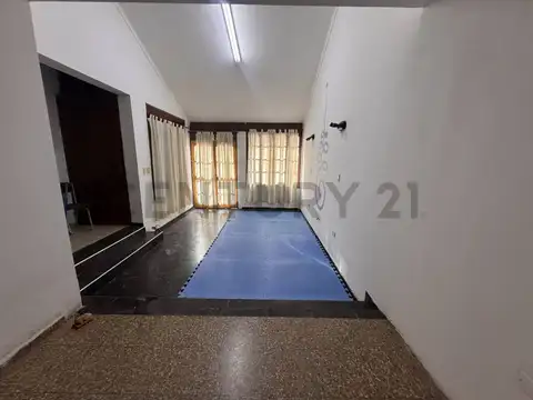 Felix Suarez 1000, Piso 0