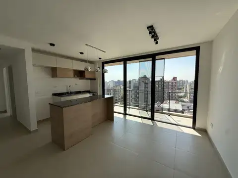 Alquiler departamento 3 ambientes con balcón, cochera y patio en Morón.