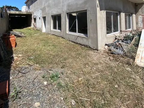 Casa 5 ambientes con 2 baños
