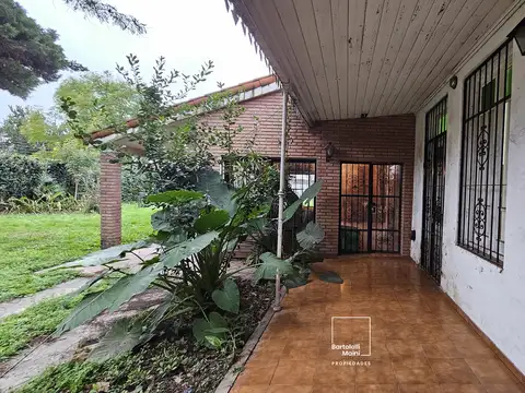 Casa 4 ambientes con 2 baños