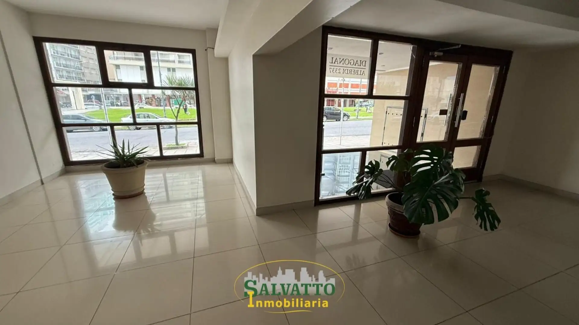 Departamento 3 ambientes con vista al mar y cochera en zona Centro