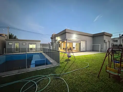 Casa con pileta, quincho y gran terreno – totalmente equipada