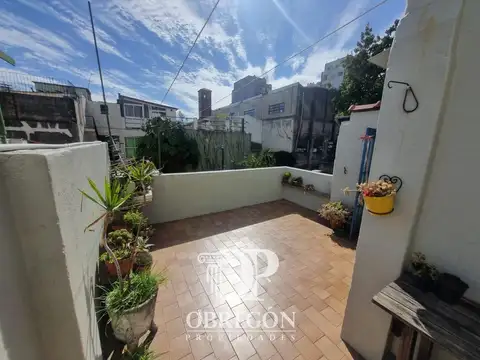 Depto Tipo Casa en Venta en Villa del Parque, USD 155.000