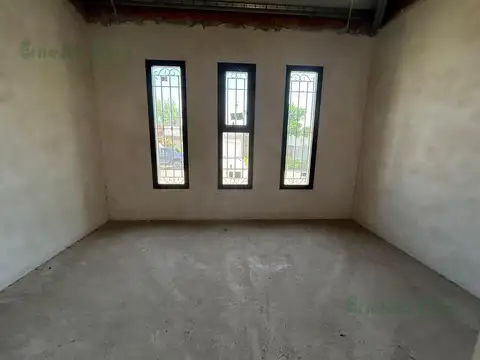 Casa 4 ambientes con 2 baños