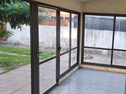 Casa 3 ambientes con 2 baños