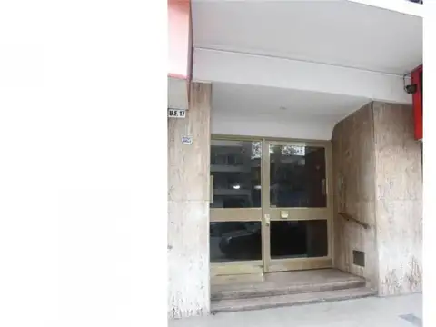 Floresta 3 Ambientes C/ Dependencia, Balcón y Cochera