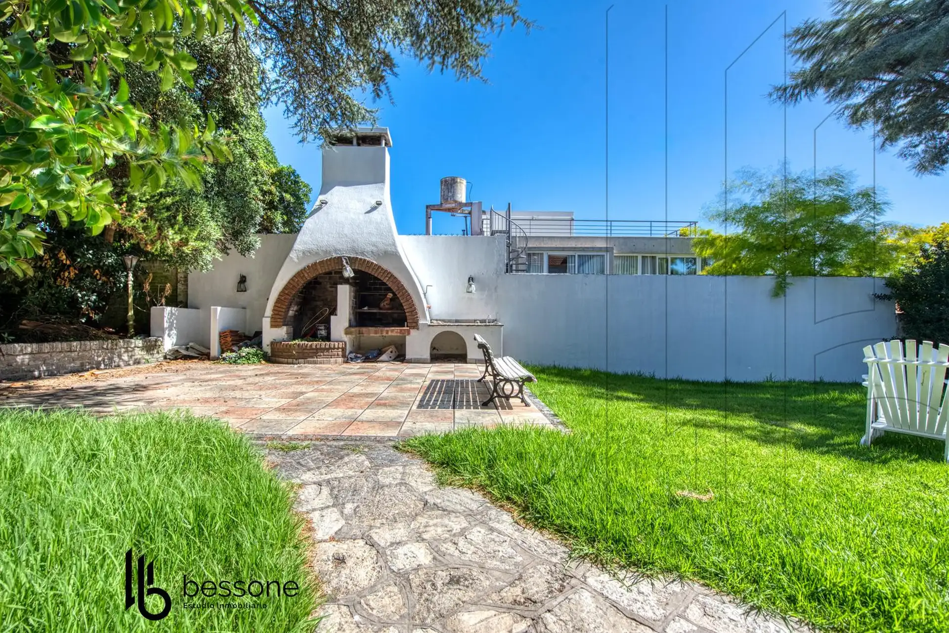 Casa en Playa Grande, 6 ambientes, 376m², con garage para 2 autos
