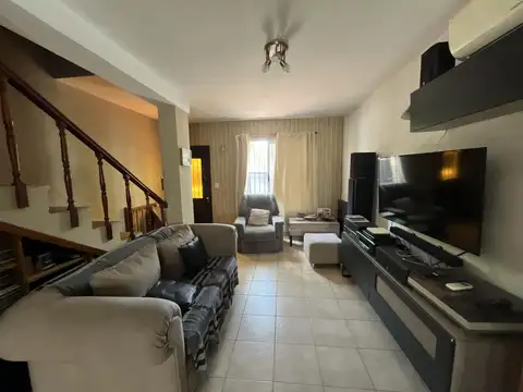 Casa 5 ambientes con 1 baño