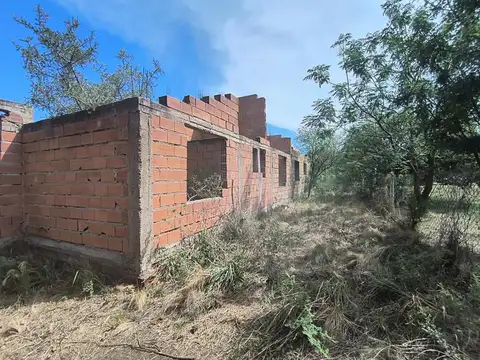 Terreno 1541 m2 con hotel en construcción 582 m2