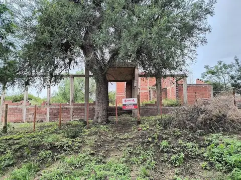 Terreno 1541 m2 con hotel en construcción 582 m2