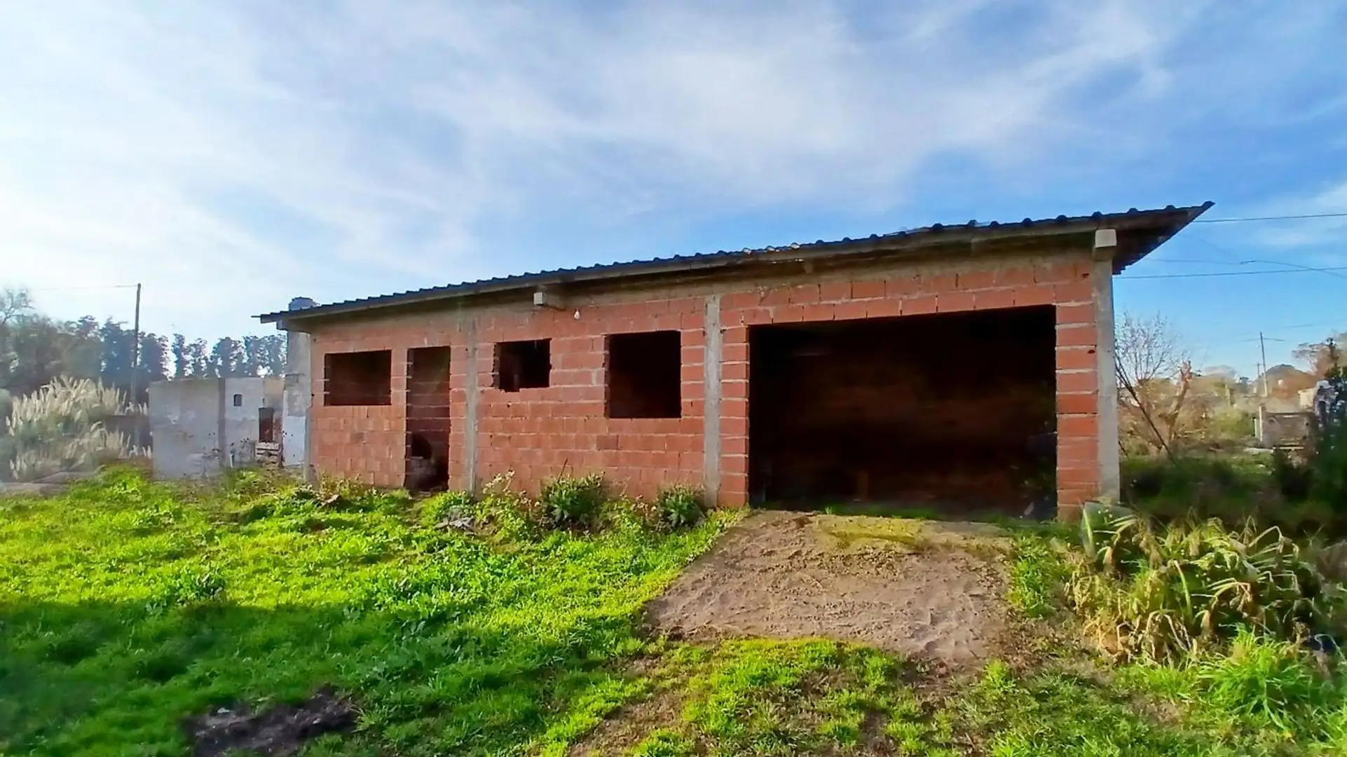 VENTA CASA A TERMINAR LOTE 375 M2 P. INDEPENDENCIA