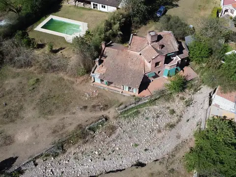 Casa 7 ambientes con 2 baños