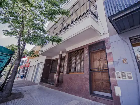 PH 4 ambientes con entrada independiente y patio en Villa Pueyrredon