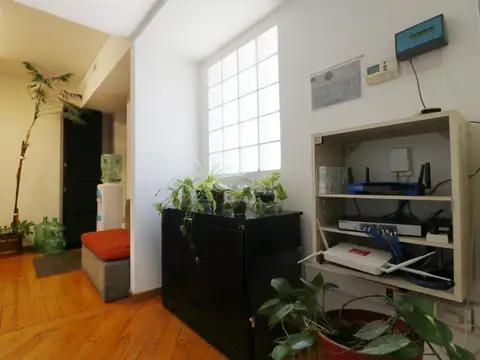 VENTA OFICINA 8 AMBIENTES - MONSERRAT - PISO ALTO  VISTA ABIERTA - LUMINOSA - APTO CREDITO - PERMUTA