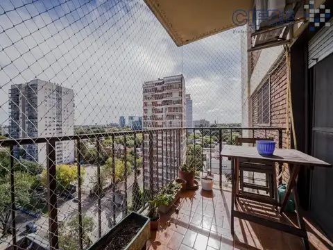 Departamento 5 ambientes, cochera 2 baños balcón y vista abierta, único por su categoría, impecable!