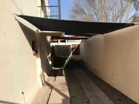Casa 6 ambientes con 4 baños