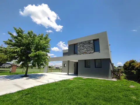 Casa 6 ambientes con 3 baños