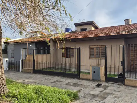 SE ALQUILA CASA 5 AMBIENTES