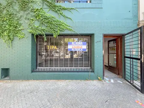 Local con vidriera, 70m2 aprox, 2 plantas, Abasto